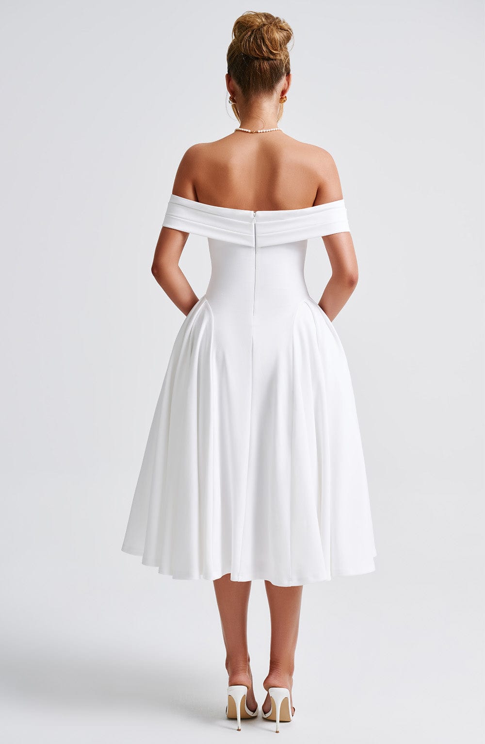 Tahlia - Off-Shoulder Plisseret Midi-kjole