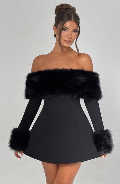 Venyra - Off-Shoulder Fur Sleeve Mini Kjole